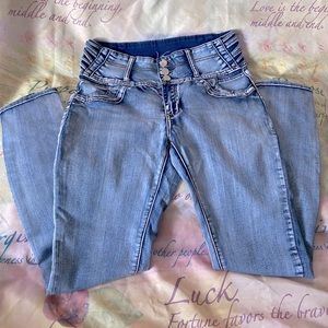Women size 11 body shaper Jeans( levanta cola) high waisted.